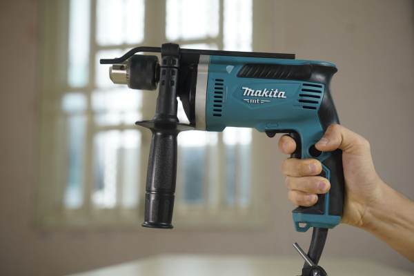 MÁY KHOAN BÚA Makita M8100KX2B (16MM)(26 CÁI PHỤ  KIỆN)