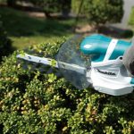 MÁY TỈA CỎ DÙNG PIN(110MM) Makita UM110D001  (kèm 02 pin + sạc)
